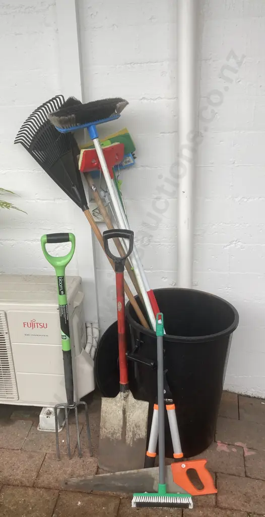 Garden Tools, Hand Tools With Black Lidded Plastic Bin Image 1++