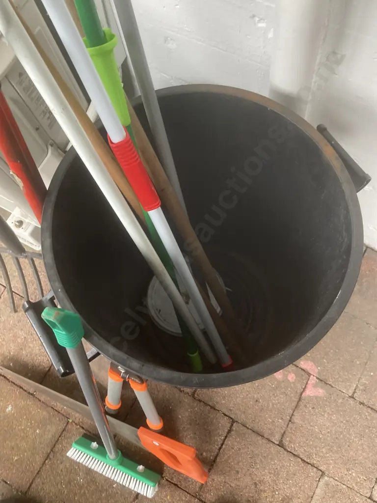 Garden Tools, Hand Tools With Black Lidded Plastic Bin Image 1++