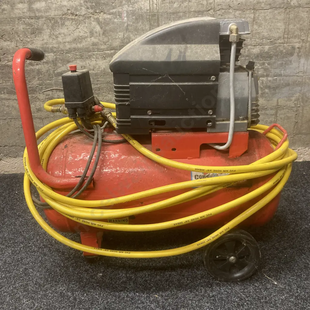 Mechpro MP2540 2.5Hp/40Lt Direct Drive Air Compressor With Dust Gun & Hose Image 1++