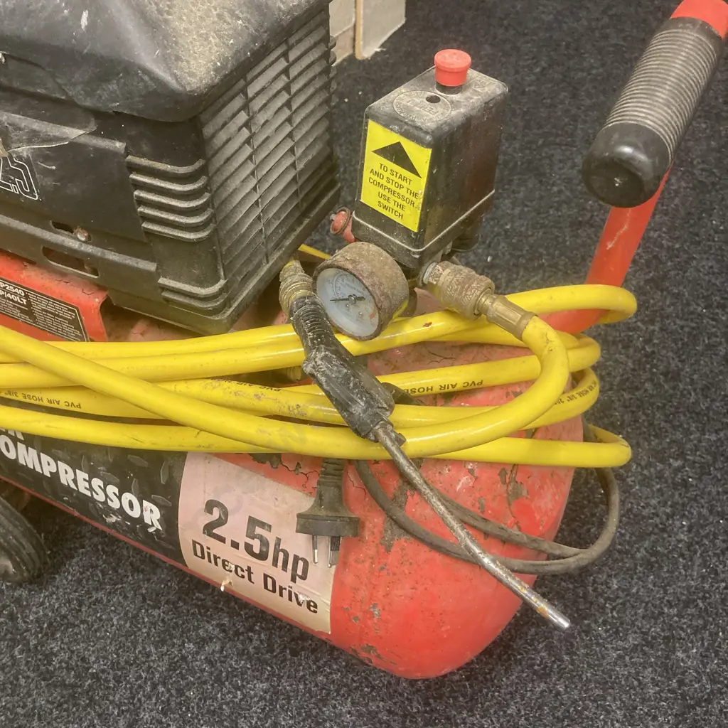 Mechpro MP2540 2.5Hp/40Lt Direct Drive Air Compressor With Dust Gun & Hose Image 1++