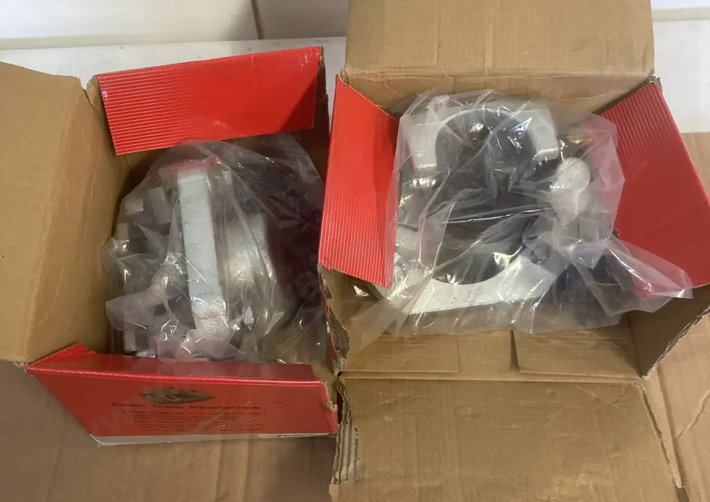 Pair of Trojan Hydraulic Brake Calipers #R9347502 Image 1++