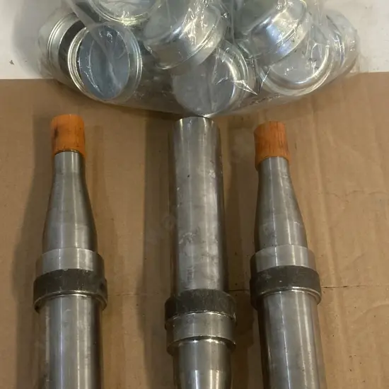 Stub Axles x 3 Stamped HJ 1222 & Bag of 20 Grease Caps