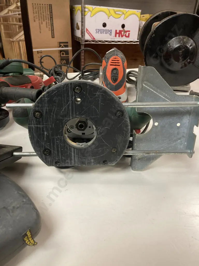 Bosch POF 1200 AE Router With 4 Extra Router Bits Image 1++