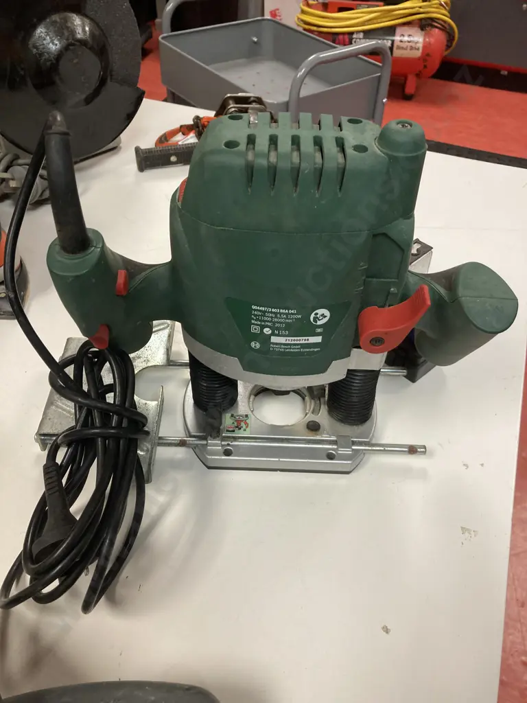 Bosch POF 1200 AE Router With 4 Extra Router Bits Image 1++