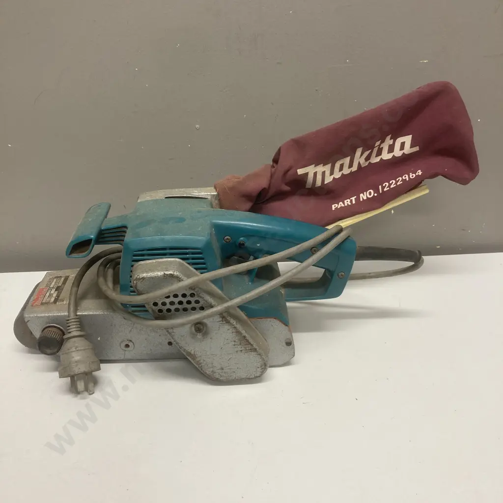 Makita 9924DB 76 x 610mm Belt Sander Image 1++