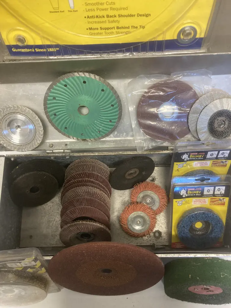 Steel Toolbox, Assorted Sanding, Cutting, Polishing Discs, Circular Saw Blade Etc Image 1++