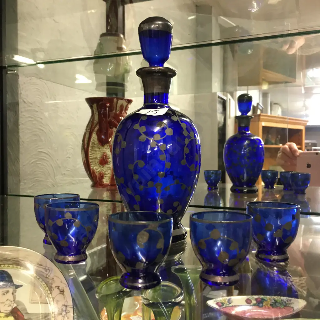 Vintage Decanter & Glasses Image 1++