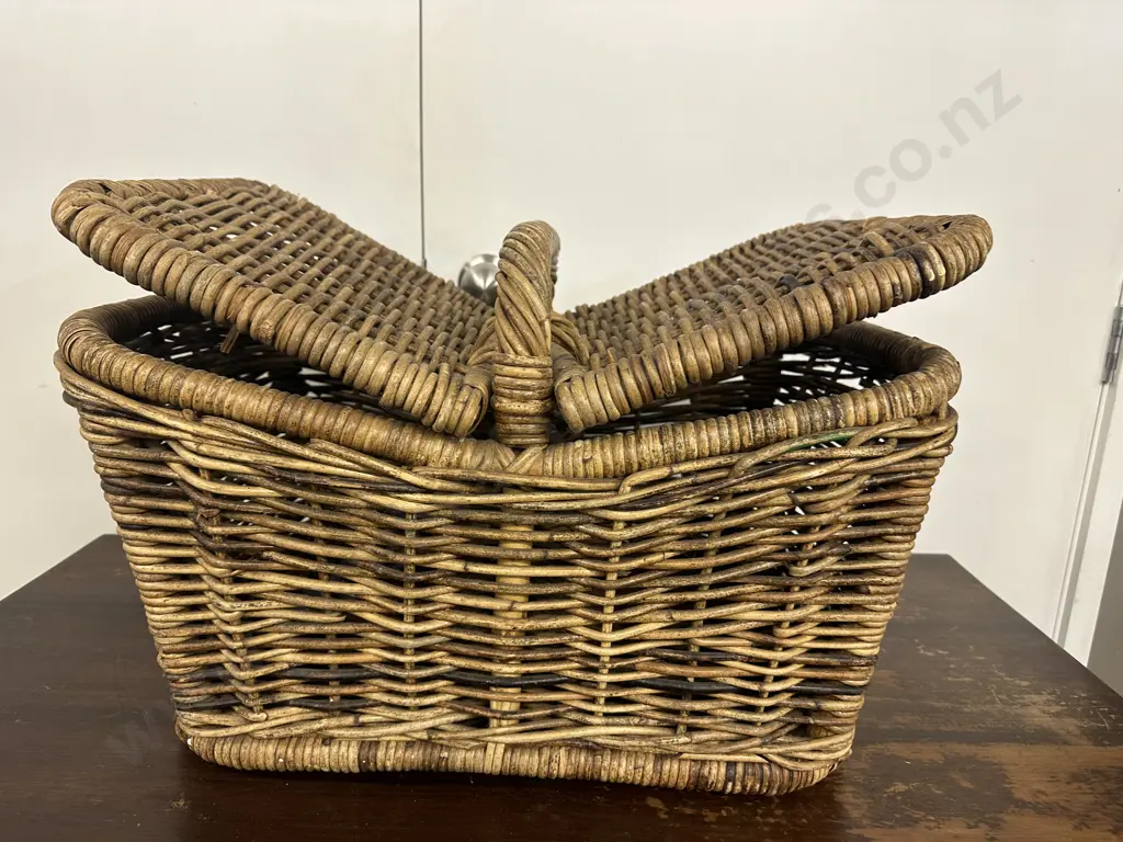 Picnic Hamper Double Opening H27,W60cm. Image 1++