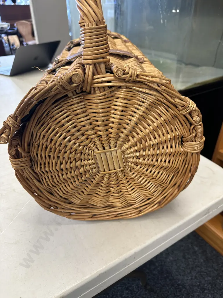 Round Wicker Picnic Hamper Basket With Plates, Cutlery Etc Image 1++
