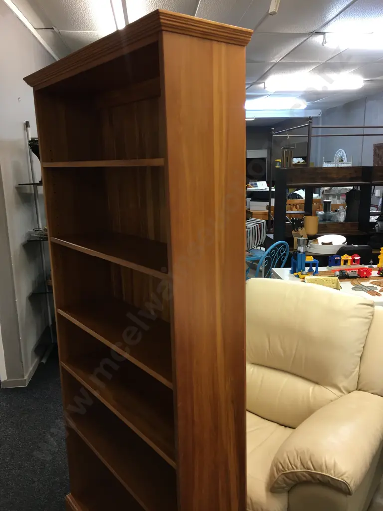 Rimu Bookcase, 1 Fixed & 4 Adjustable Shelves, T&G Back. H190 W91 D29cm Image 1++