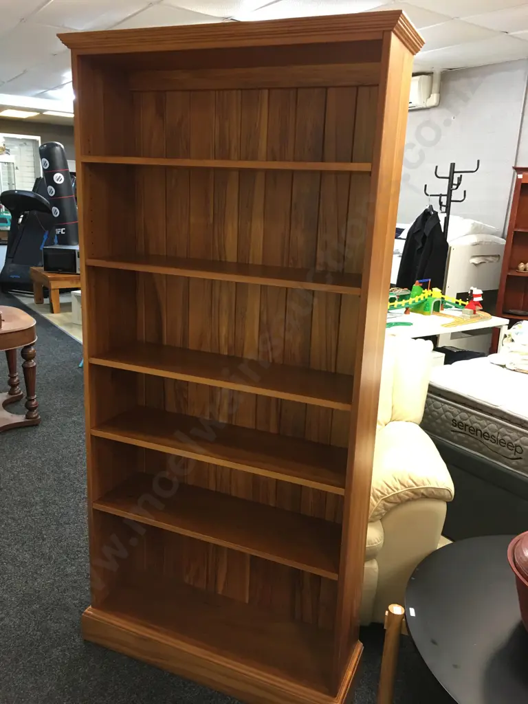 Rimu Bookcase, 1 Fixed & 4 Adjustable Shelves, T&G Back. H190 W91 D29cm Image 1++