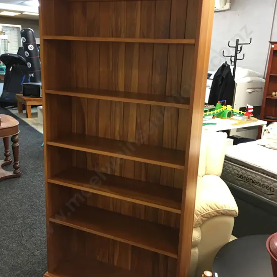 Rimu Bookcase, 1 Fixed & 4 Adjustable Shelves, T&G Back. H190 W91 D29cm