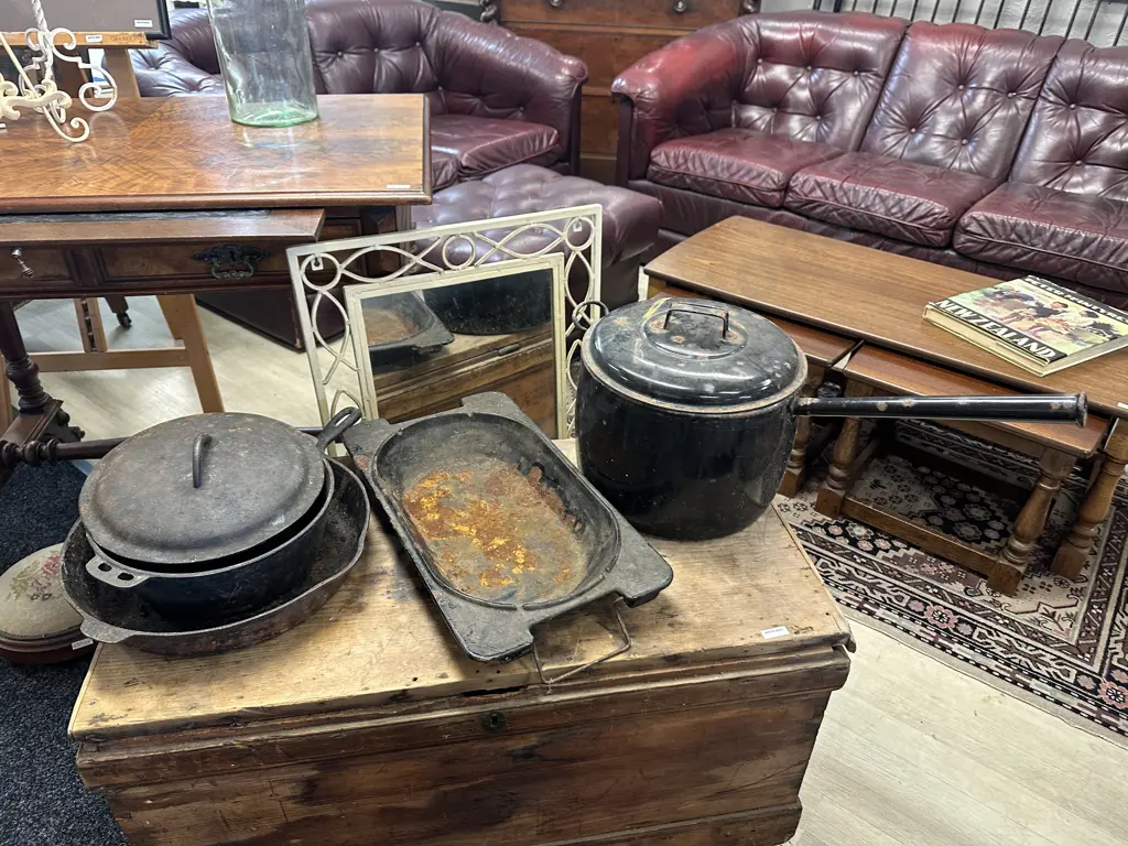 Cast Iron Skillet, Dutch Oven, BBQ Deep Dish & Large 21 x 29cm Enamelware Pot With Lid Image 1++