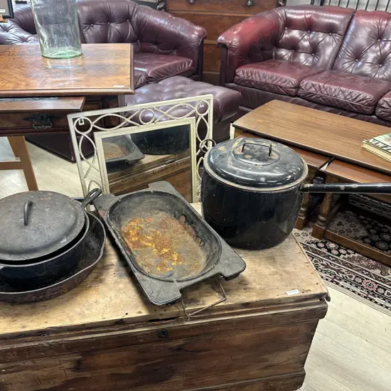 Cast Iron Skillet, Dutch Oven, BBQ Deep Dish & Large 21 x 29cm Enamelware Pot With Lid