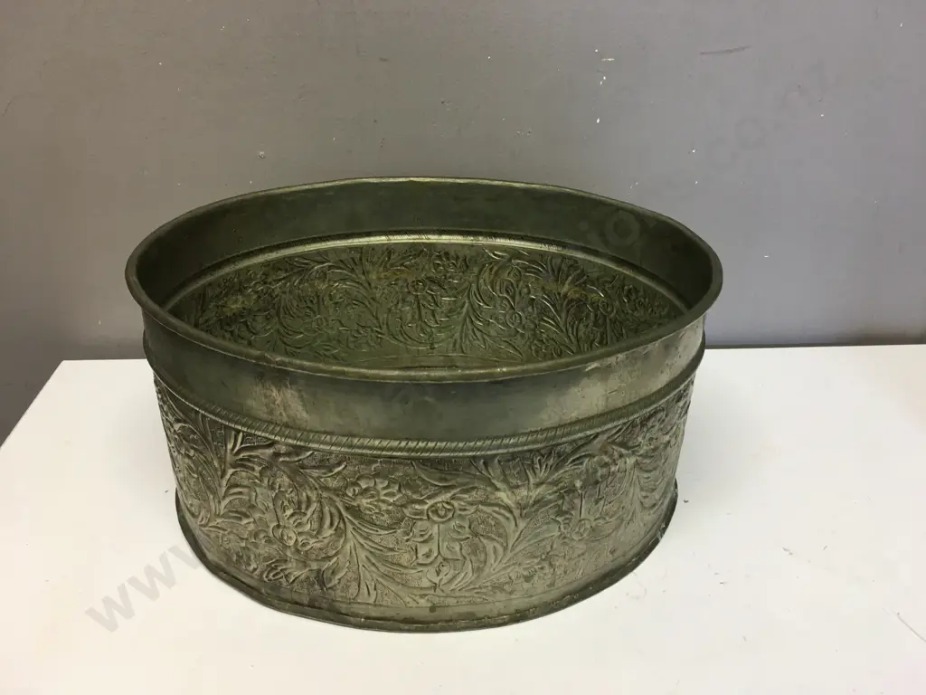 Ornate Large Oval Planter / Ice Bucket. H19 W38 D31cm Image 1++