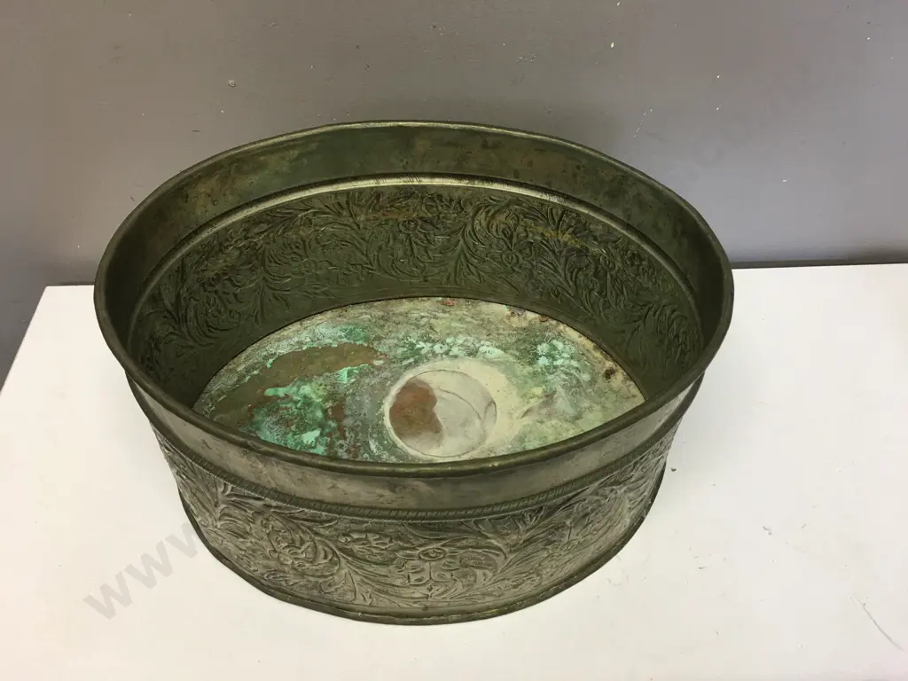 Ornate Large Oval Planter / Ice Bucket. H19 W38 D31cm Image 1++