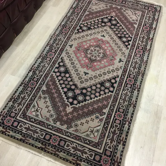 Floor Rug L180 x W92cm, Pink Tones