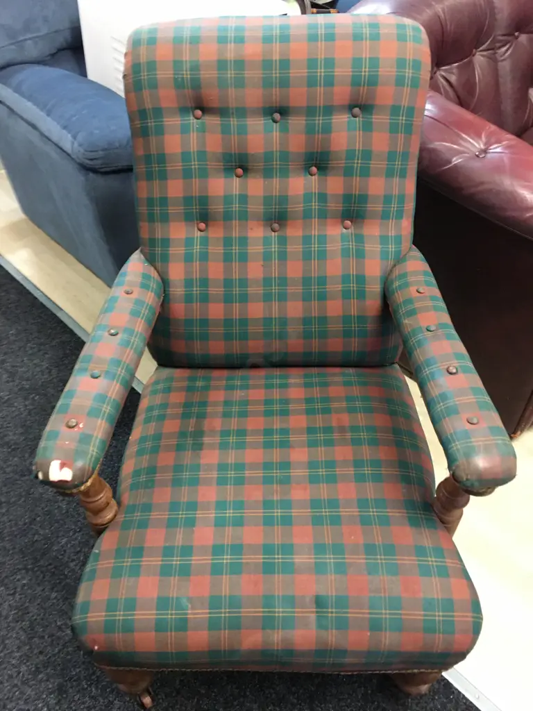 Deep Seated Button Backed Armchair (Fabric As Found) Image 1++