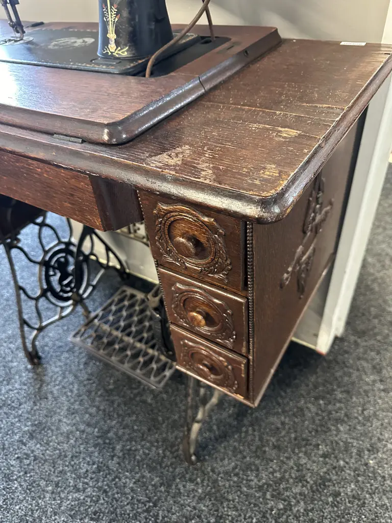 Antique Singer Treadle Sewing Machine With Lotus Pattern (Y368358 - Model 99K 1922) No. 66 Manual, ZigZag Attachment Image 1++