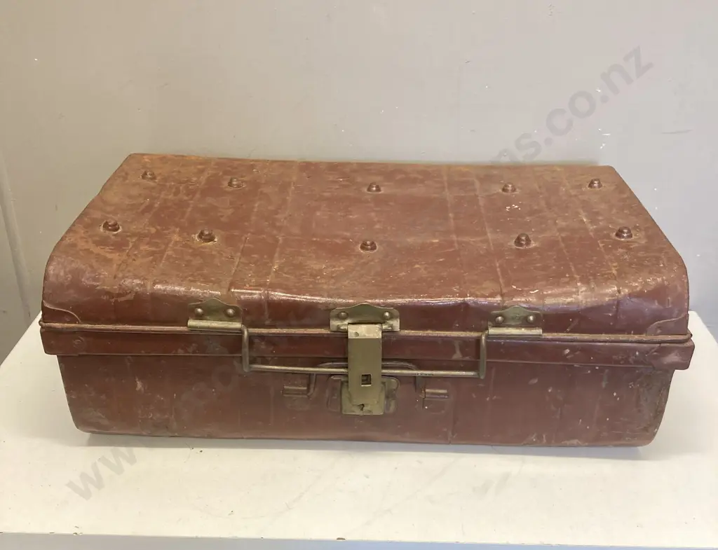 Vintage Metal Trunk With Brass Fittings. H25 W68 D40cm Image 1++