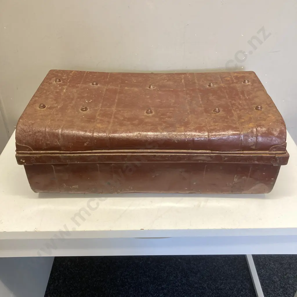 Vintage Metal Trunk With Brass Fittings. H25 W68 D40cm Image 1++