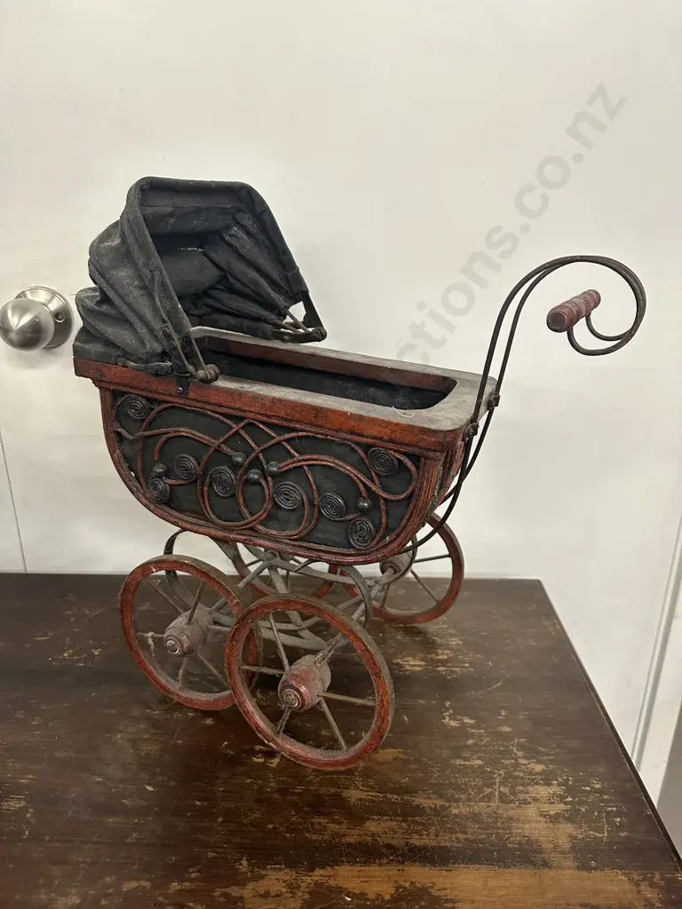  Vintage Dolls Pram Image 1++