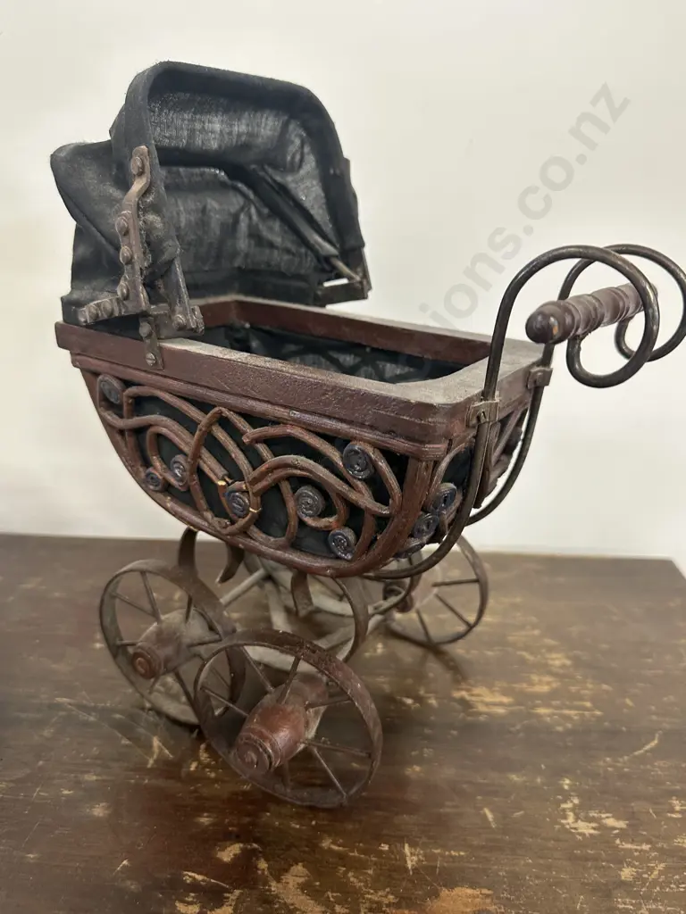  Vintage Dolls Pram Image 1++