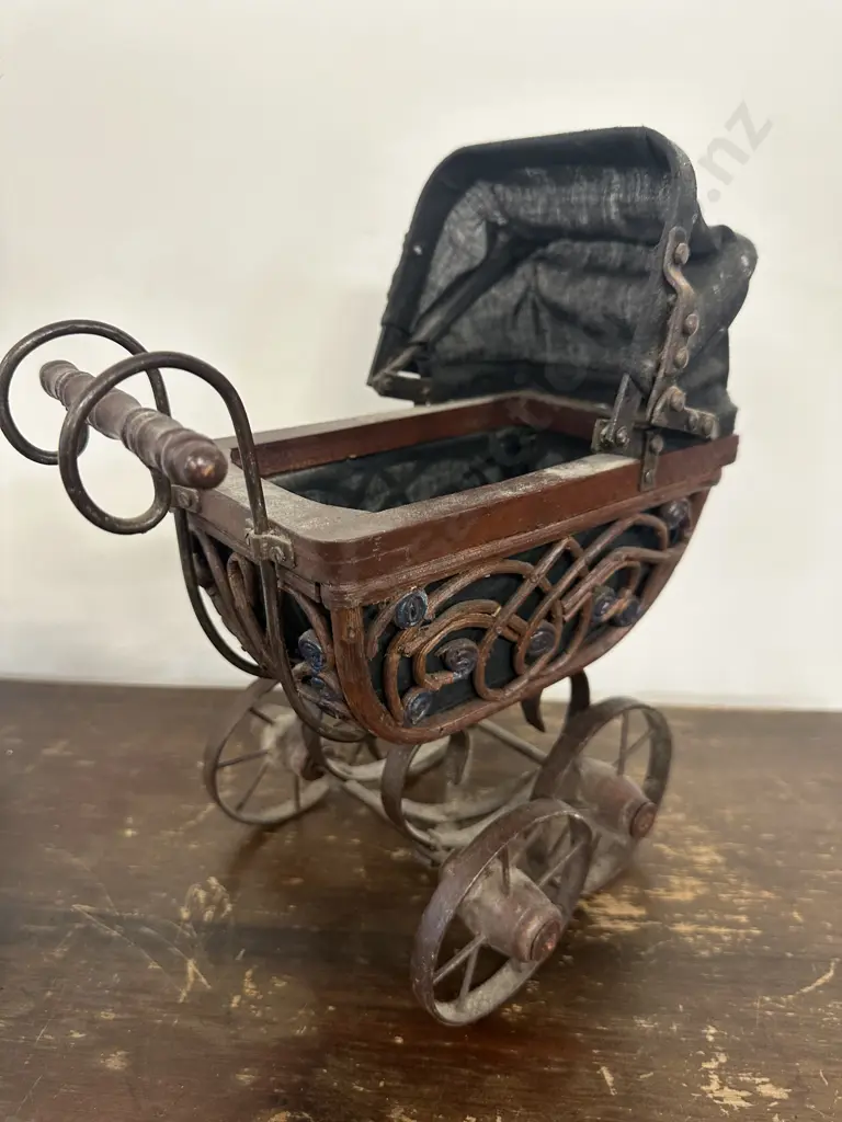  Vintage Dolls Pram Image 1++