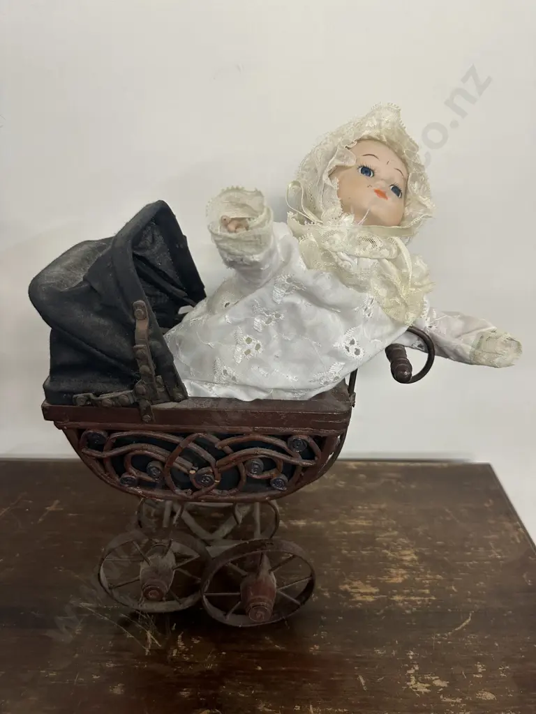Vintage Dolls Pram & Porcelain Doll Image 1++