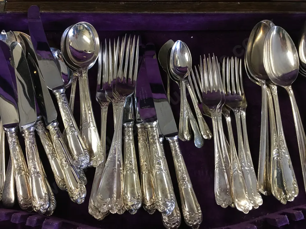 Silver Plated Flatware In Oak Canteen Image 1++