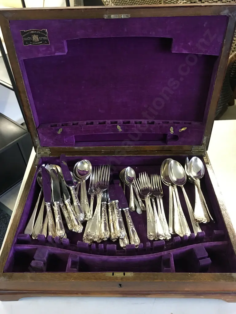 Silver Plated Flatware In Oak Canteen Image 1++