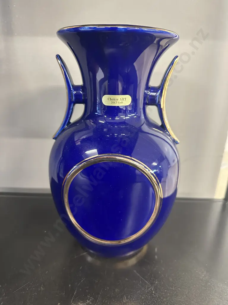 Chokin Art Colbalt Blue Vase With Gold Detail Double Handled H26cm. Image 1++