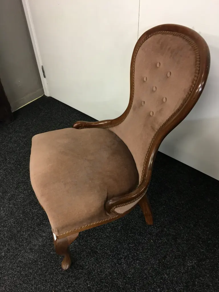 Mahogany Button Back Nursing Chair. H78cm Image 1++