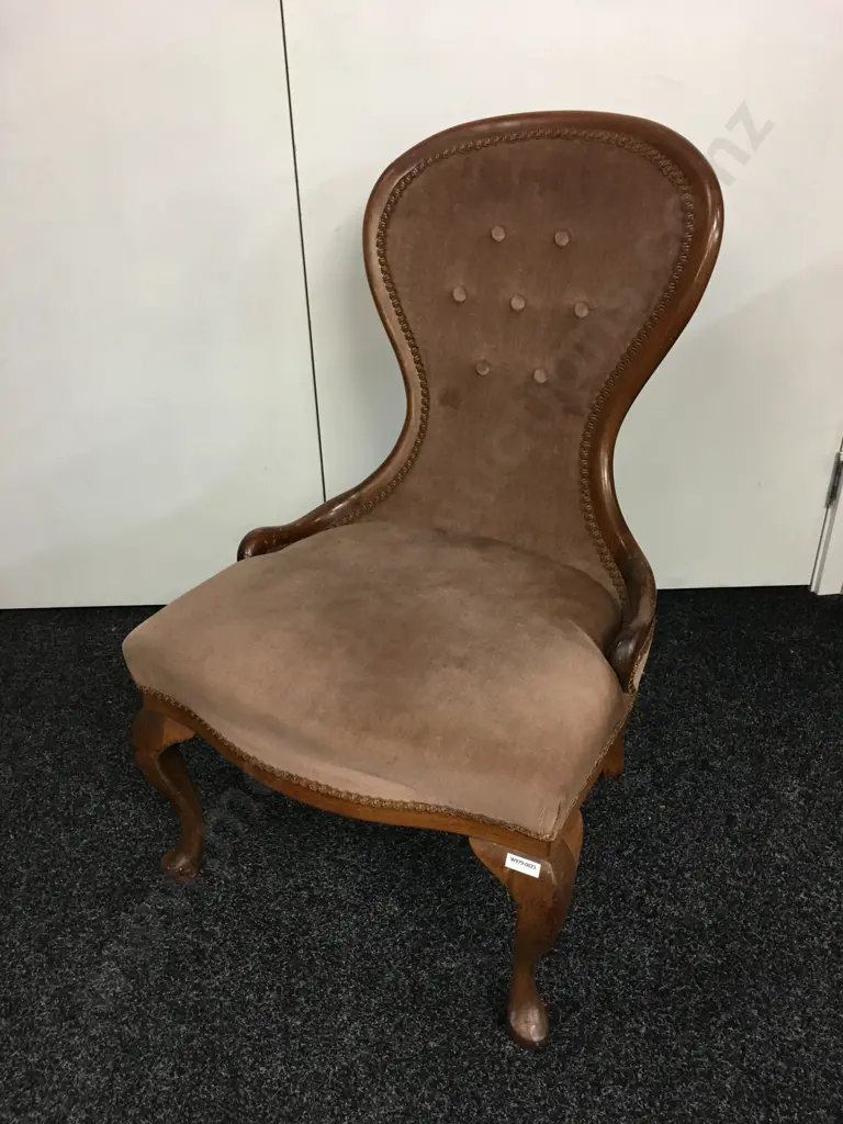 Mahogany Button Back Nursing Chair. H78cm Image 1++