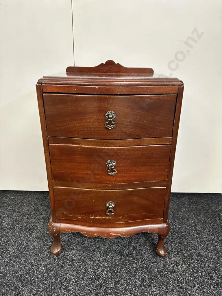 Queen Anne Mahogany Bedside Cabinet Cabriole Legs H71,W43,D40cm. Image 1++