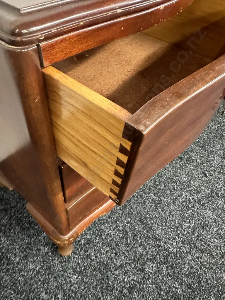 Queen Anne Mahogany Bedside Cabinet Cabriole Legs H71,W43,D40cm. Image 1++
