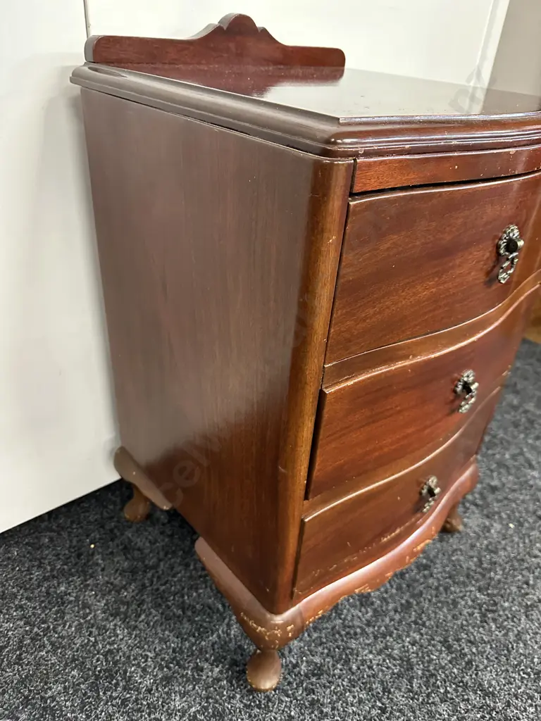 Queen Anne Mahogany Bedside Cabinet Cabriole Legs H71,W43,D40cm. Image 1++
