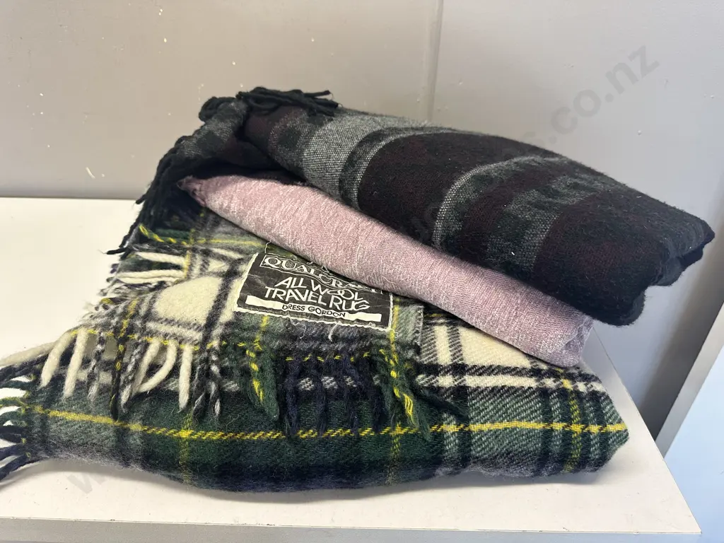 Qual Craft Woollen Travel Rug 'Dress Gorden' With Large Italian Scarf & Pink Table Cloth Image 1++