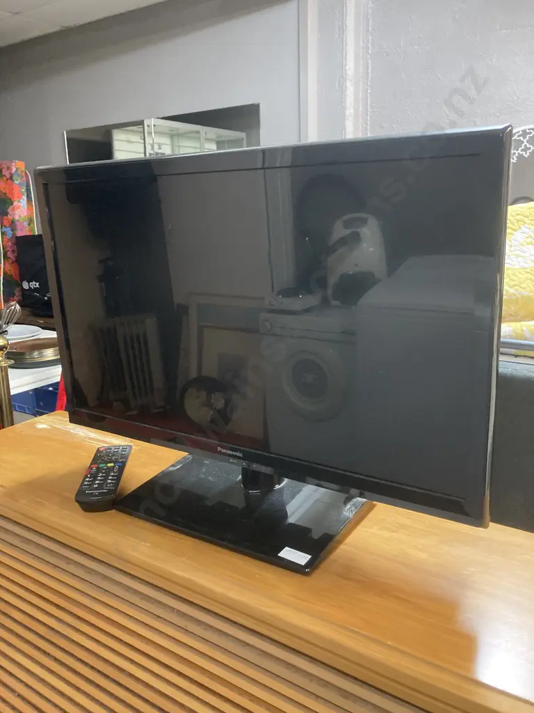 Panasonic 24" Viera LED TV Model TH-L24XM6Z With Remote Control Image 1++