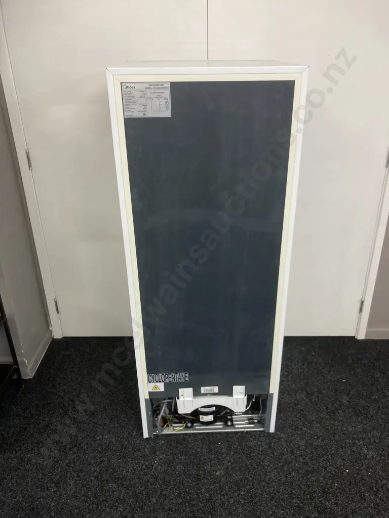Midea 237 Litre Refrigerator, Model HS-306LN/355237 Image 1++