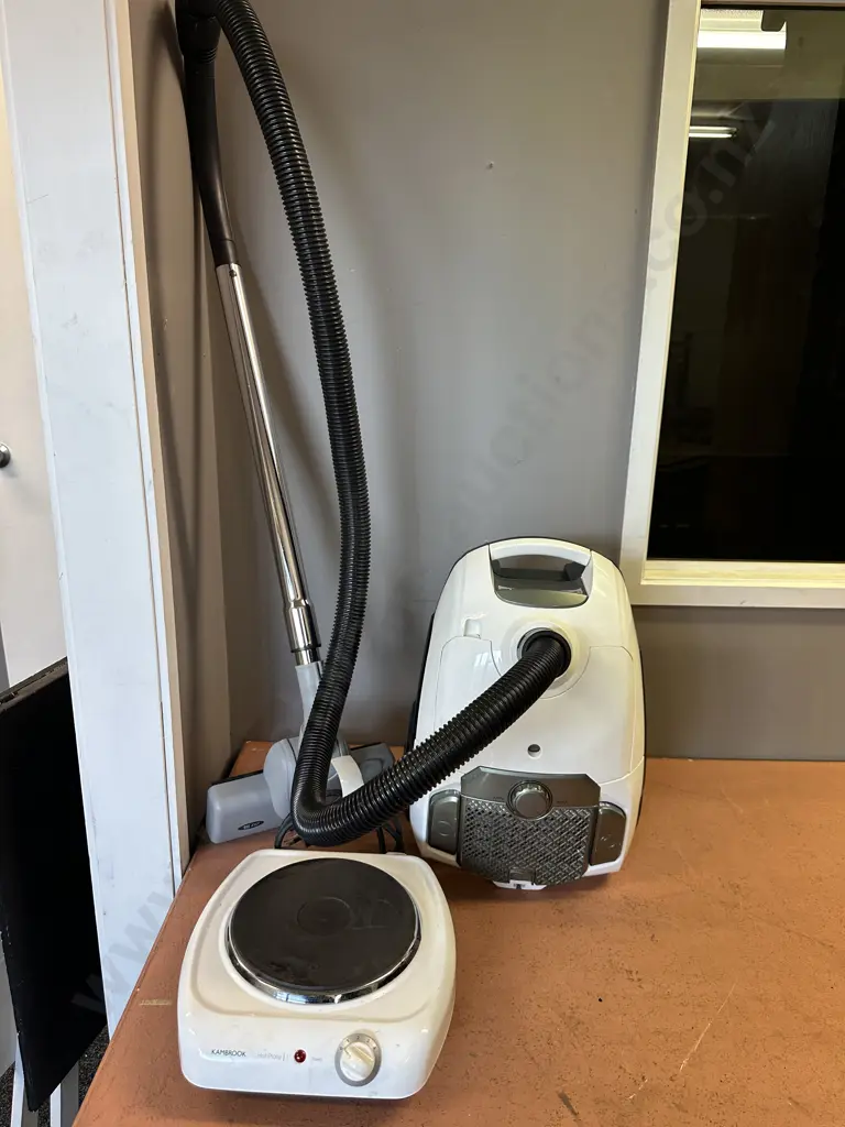 Home & Co Vacuum Cleaner Model VCV45-16A (Zip Foot) With Kambrook Hot Plate Image 1++
