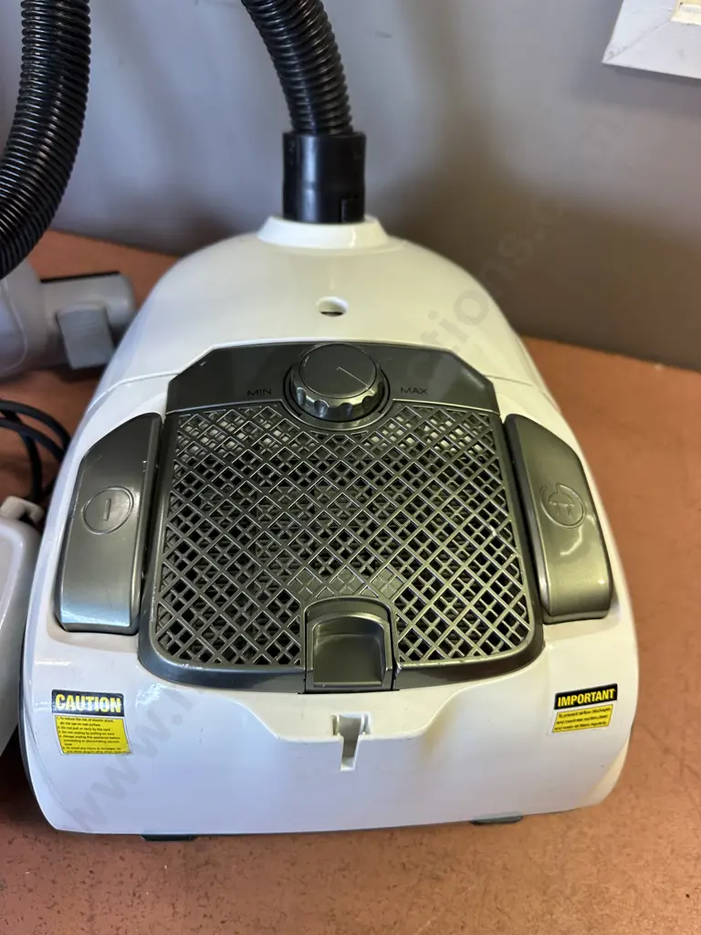 Home & Co Vacuum Cleaner Model VCV45-16A (Zip Foot) With Kambrook Hot Plate Image 1++