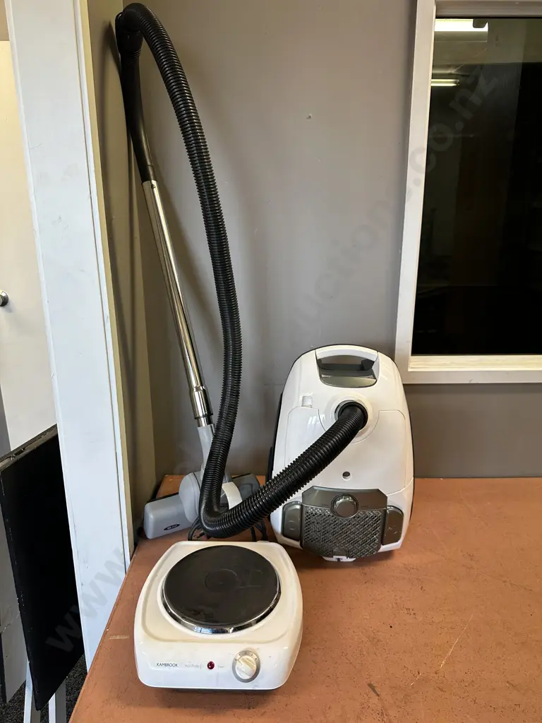 Home & Co Vacuum Cleaner Model VCV45-16A (Zip Foot) With Kambrook Hot Plate Image 1++
