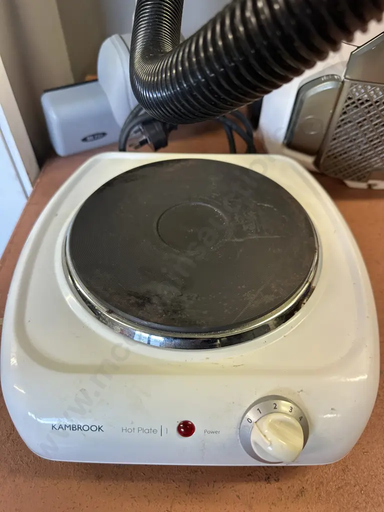 Home & Co Vacuum Cleaner Model VCV45-16A (Zip Foot) With Kambrook Hot Plate Image 1++