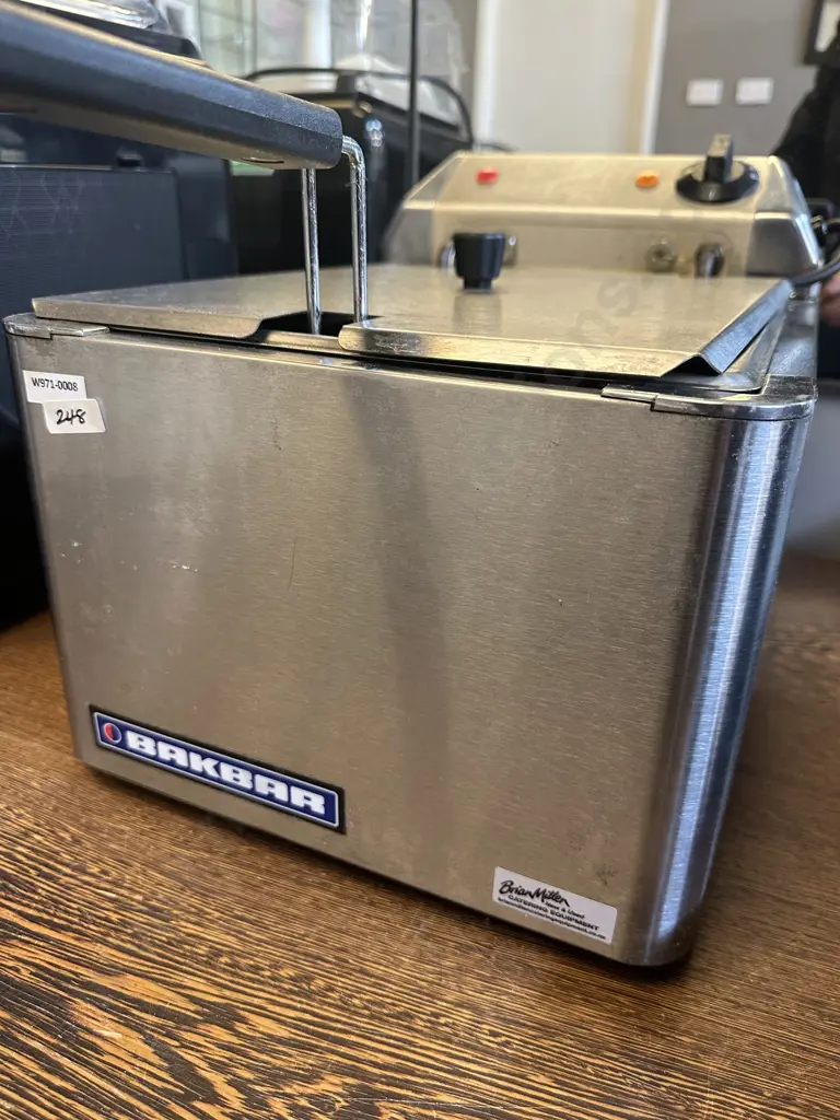 Moffat Bakbar EC61 - Countertop Single Tank Electric Fryer, 8 Litres. H29.5 W29.5 D41cm Image 1++