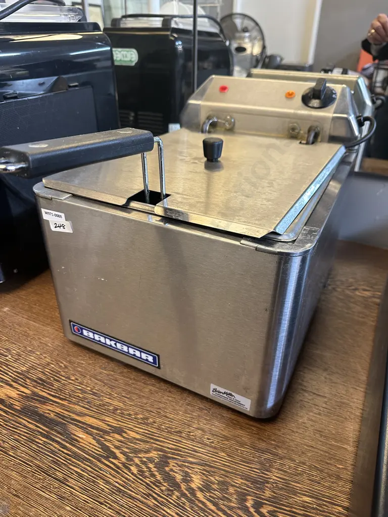 Moffat Bakbar EC61 - Countertop Single Tank Electric Fryer, 8 Litres. H29.5 W29.5 D41cm Image 1++