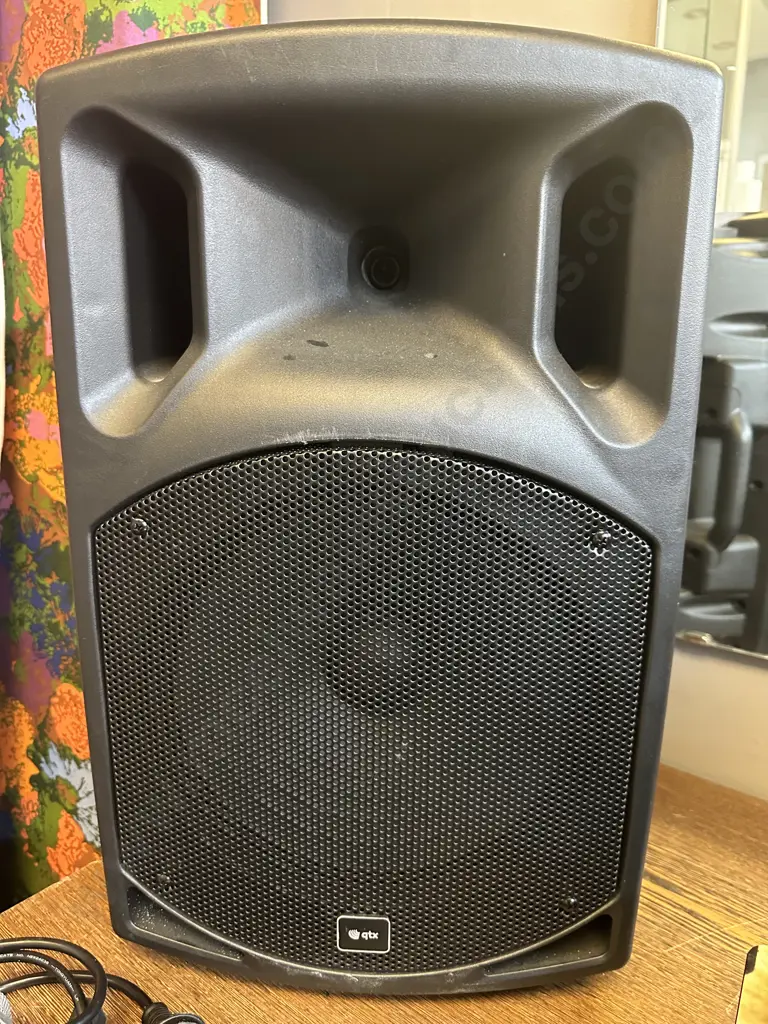 QTX QX12PA-PLUS 12" Portable PA Speaker with Bluetooth & 4 Wireless Microphones Image 1++