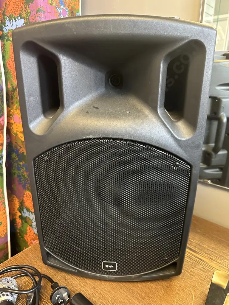 QTX QX12PA-PLUS 12" Portable PA Speaker with Bluetooth & 4 Wireless Microphones Image 1++