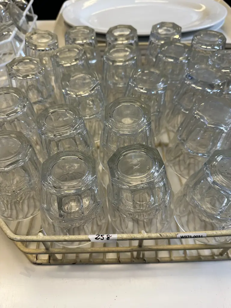 46 Glasses in Tray With 2 Extra Trays Image 1++
