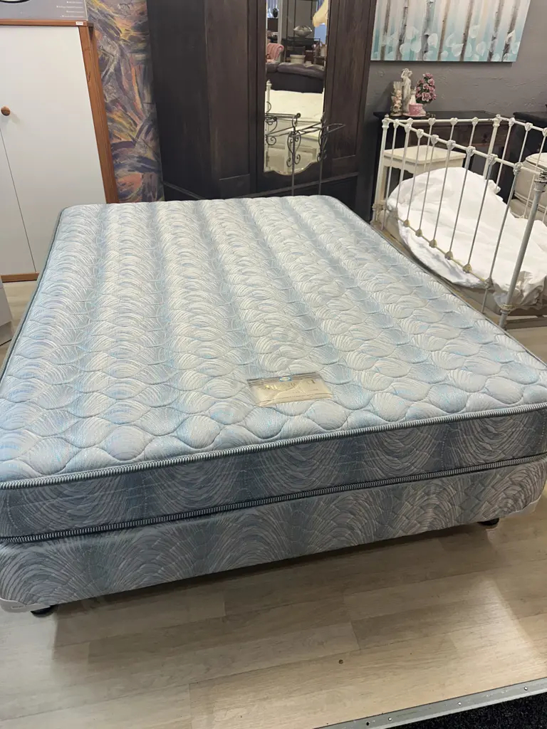 Sealy Midnight Special Edition Double Bed Image 1++